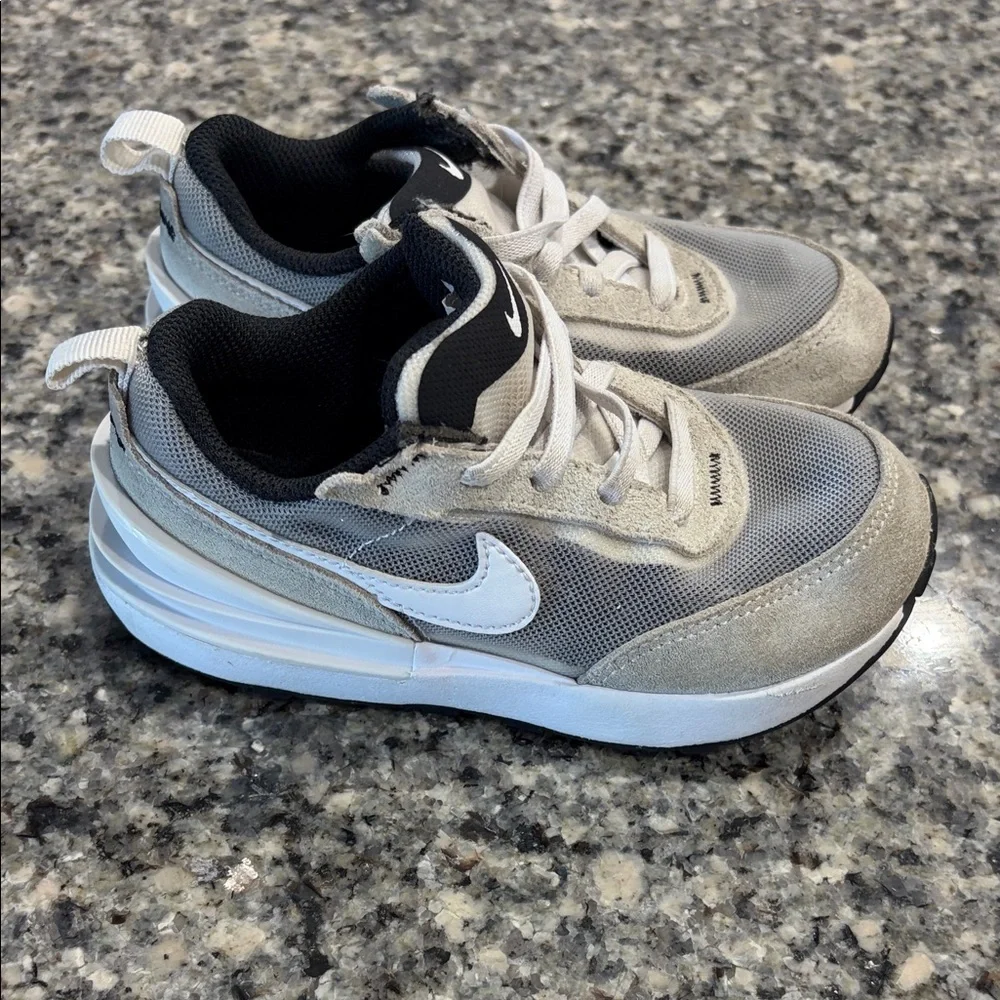 Nike Kids Black and Gray Sneakers - Picture 1 of 11